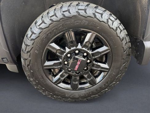 Used 2024 GMC Sierra 2500 AT4 w/ AT4 Premium Plus Package AWD/4WD image 9