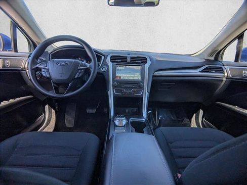 Used 2018 Ford Fusion SE w/ Fusion SE Technology Package FWD image 17