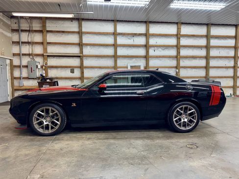 Used 2016 Dodge Challenger R/T Scat Pack w/ Leather Interior Group image 7