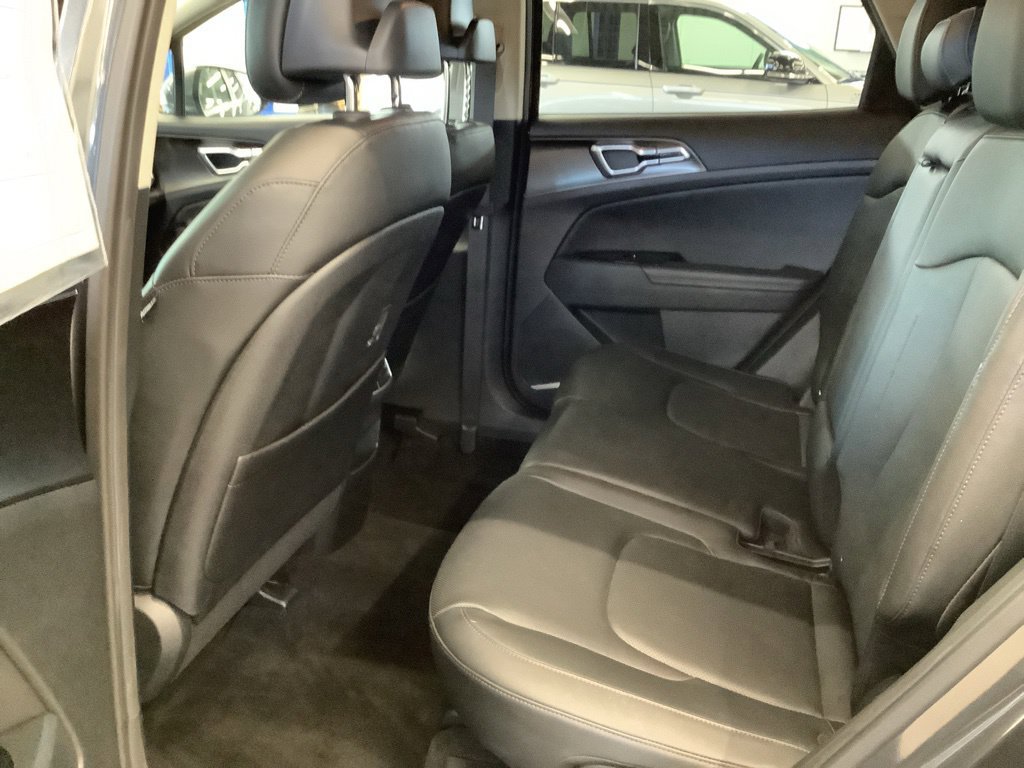 Certified 2024 Kia Sportage EX AWD/4WD image 16