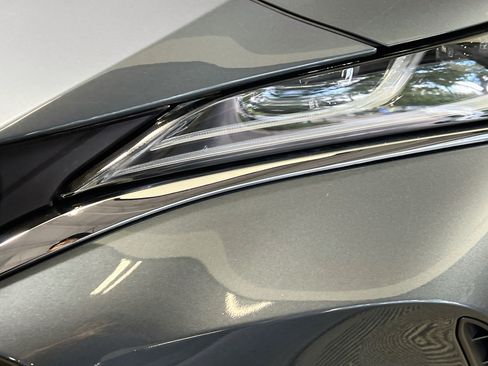 Used 2023 Toyota Venza XLE AWD/4WD image 12
