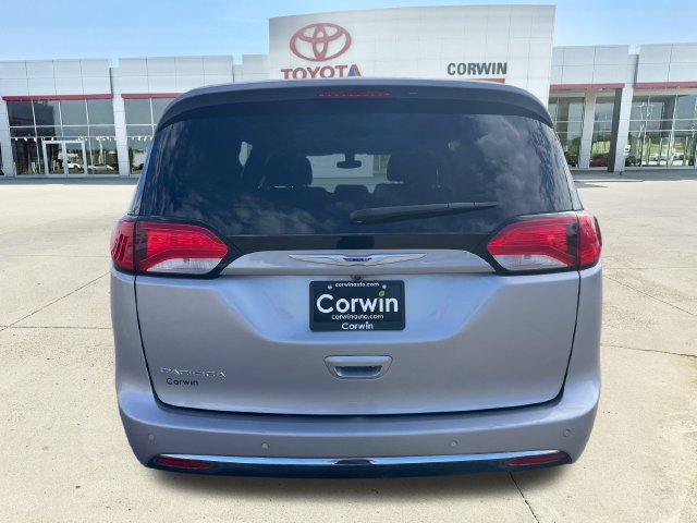 Used 2019 Chrysler Pacifica Touring Plus w/ Tire & Wheel Group FWD image 4