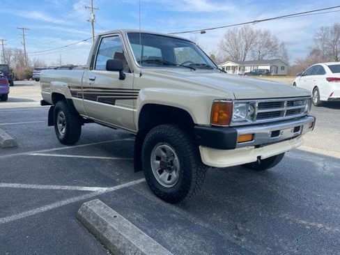 Used 1987 Toyota Pickup 4x4 Regular Cab image 4