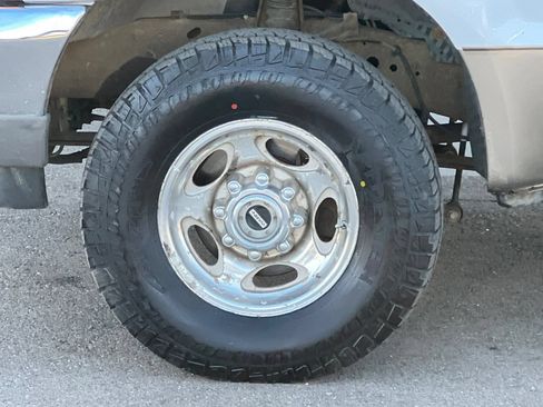 Used 2004 Ford F350 Lariat AWD/4WD image 24