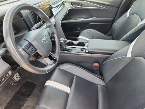 Used 2025 Toyota Camry SE image 7