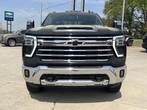 Used 2025 Chevrolet Silverado 2500 LTZ w/ LTZ Plus Package AWD/4WD image 2