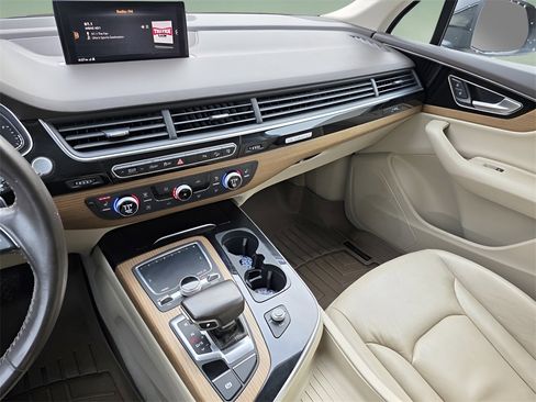 Used 2017 Audi Q7 3.0T Premium image 30