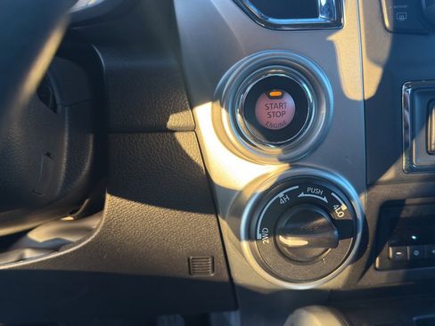 Used 2019 Nissan Titan SV w/ SV Convenience Package image 30