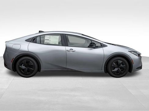 New 2026 Toyota Prius Plug-In Hybrid FWD image 2