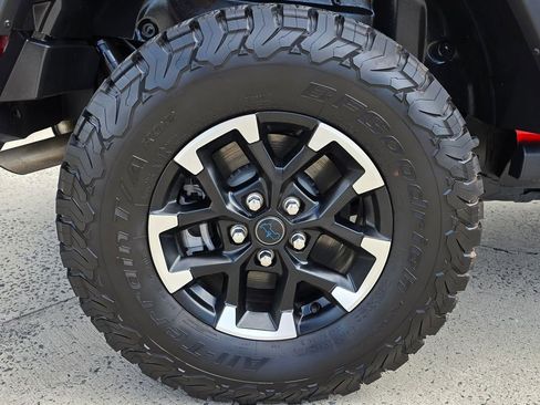 Used 2025 Jeep Wrangler Unlimited Rubicon 4xe w/ Convenience Group AWD/4WD image 19