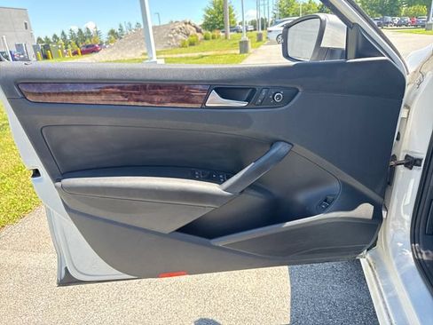 Used 2013 Volkswagen Passat 3.6 SEL Premium FWD image 26