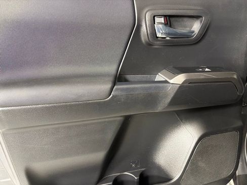 Used 2021 Toyota Tacoma TRD Off-Road image 34