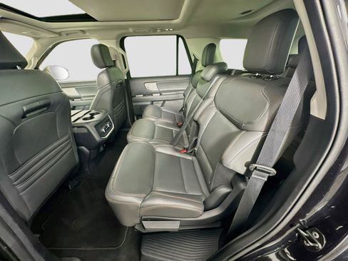 Used 2025 Ford Expedition Active AWD/4WD image 30