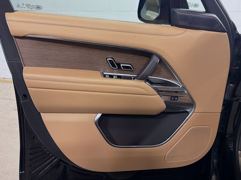 Used 2025 Land Rover Range Rover SE image 21