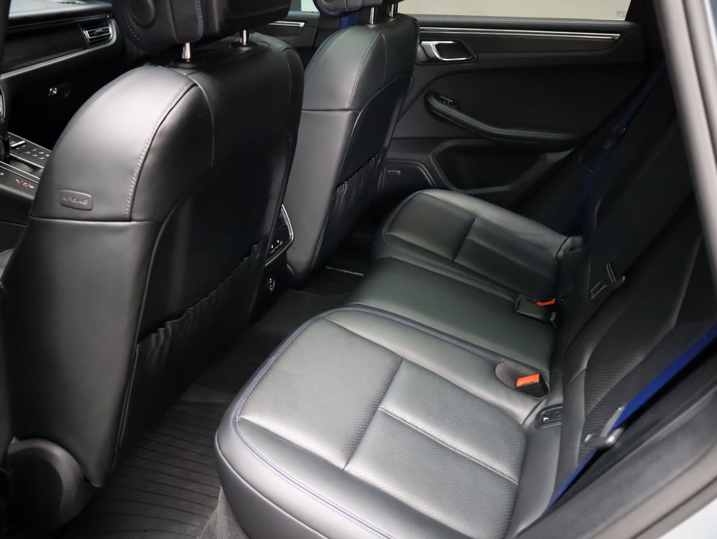 Certified 2025 Porsche Macan GTS AWD/4WD image 31