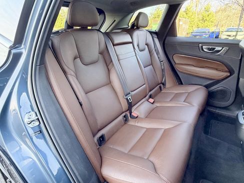 Used 2019 Volvo XC60 T5 Inscription image 34