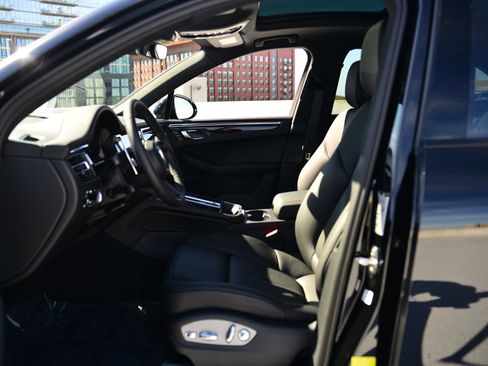 Used 2026 Porsche Macan image 5