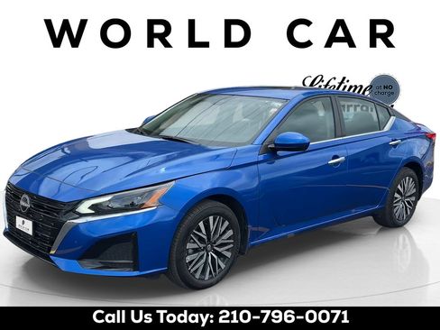 Used 2025 Nissan Altima 2.5 SV w/ SV Premium Package AWD/4WD image 3