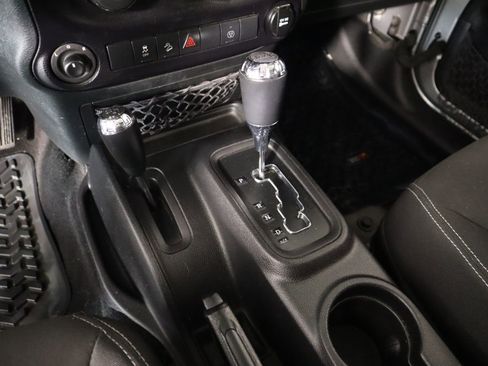 Used 2015 Jeep Wrangler Unlimited Sahara w/ Connectivity Group image 6