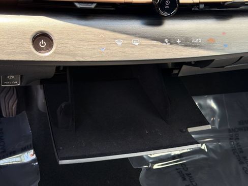 Used 2023 Nissan Ariya FWD image 23