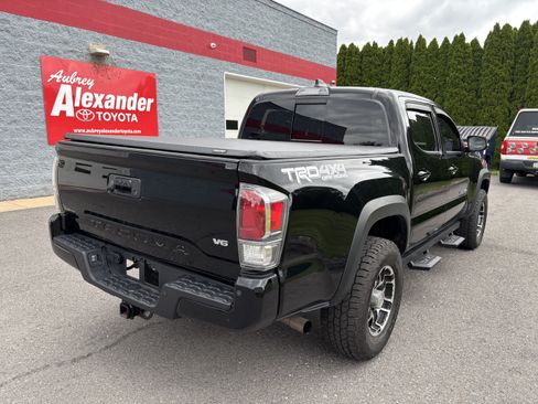 Used 2023 Toyota Tacoma TRD Off-Road w/ Technology Package AWD/4WD image 3
