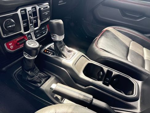 Used 2026 Jeep Gladiator Rubicon w/ Dual Top Group AWD/4WD image 22