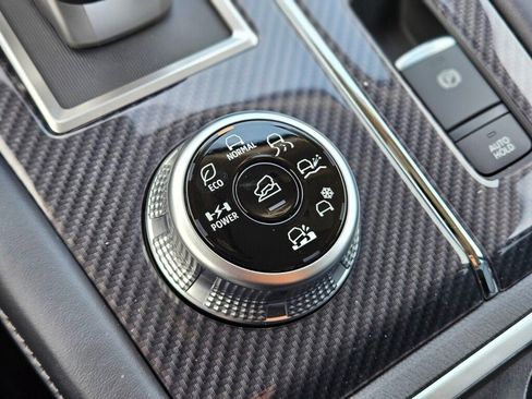 New 2025 Mitsubishi Outlander SE image 24