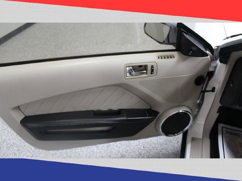 Used 2010 Ford Mustang Premium image 13
