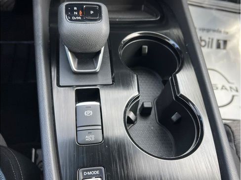 Used 2023 Nissan Rogue SV FWD image 16