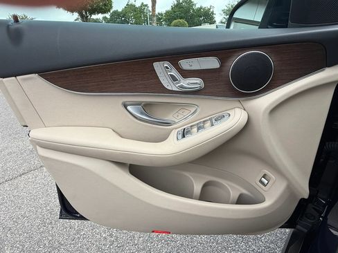 Used 2022 Mercedes-Benz GLC 300 4MATIC w/ Multimedia Package Lite image 29
