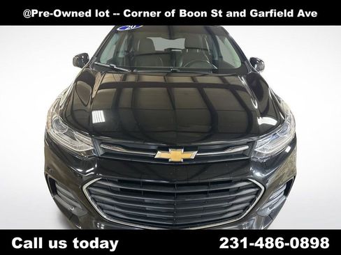 Used 2020 Chevrolet Trax LT w/ LT Convenience Package image 8