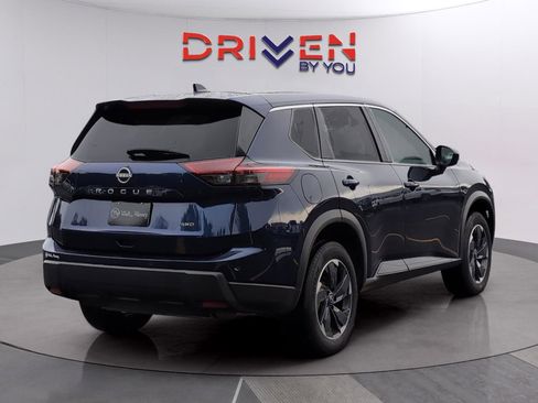 Used 2025 Nissan Rogue SV AWD/4WD image 5