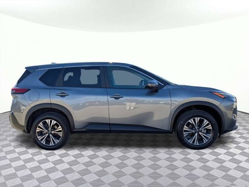Used 2023 Nissan Rogue SV image 2