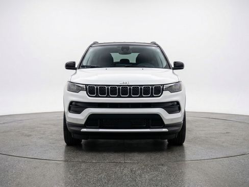 Used 2025 Jeep Compass Limited AWD/4WD image 2