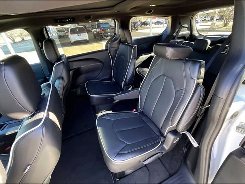 New 2026 Chrysler Pacifica Limited w/ S Appearance Package image 20
