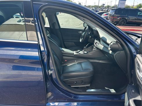 Used 2017 Alfa Romeo Giulia Ti RWD image 31