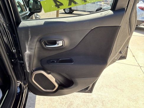 Used 2016 Jeep Renegade Latitude w/ Popular Equipment Group AWD/4WD image 14