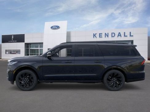 New 2026 Lincoln Navigator L Reserve w/ Jet Appearance Package AWD/4WD image 3