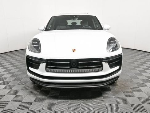 Certified 2025 Porsche Macan image 36
