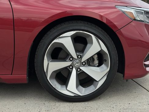 Used 2018 Honda Accord Touring image 7