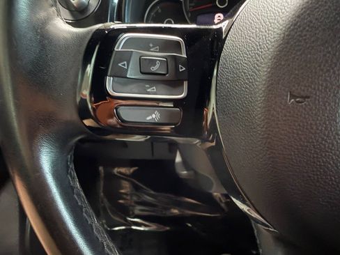 Used 2018 Volkswagen Beetle 2.0T FWD image 18