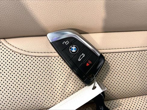 Used 2022 BMW 330i Sedan w/ M Sport Package RWD image 14