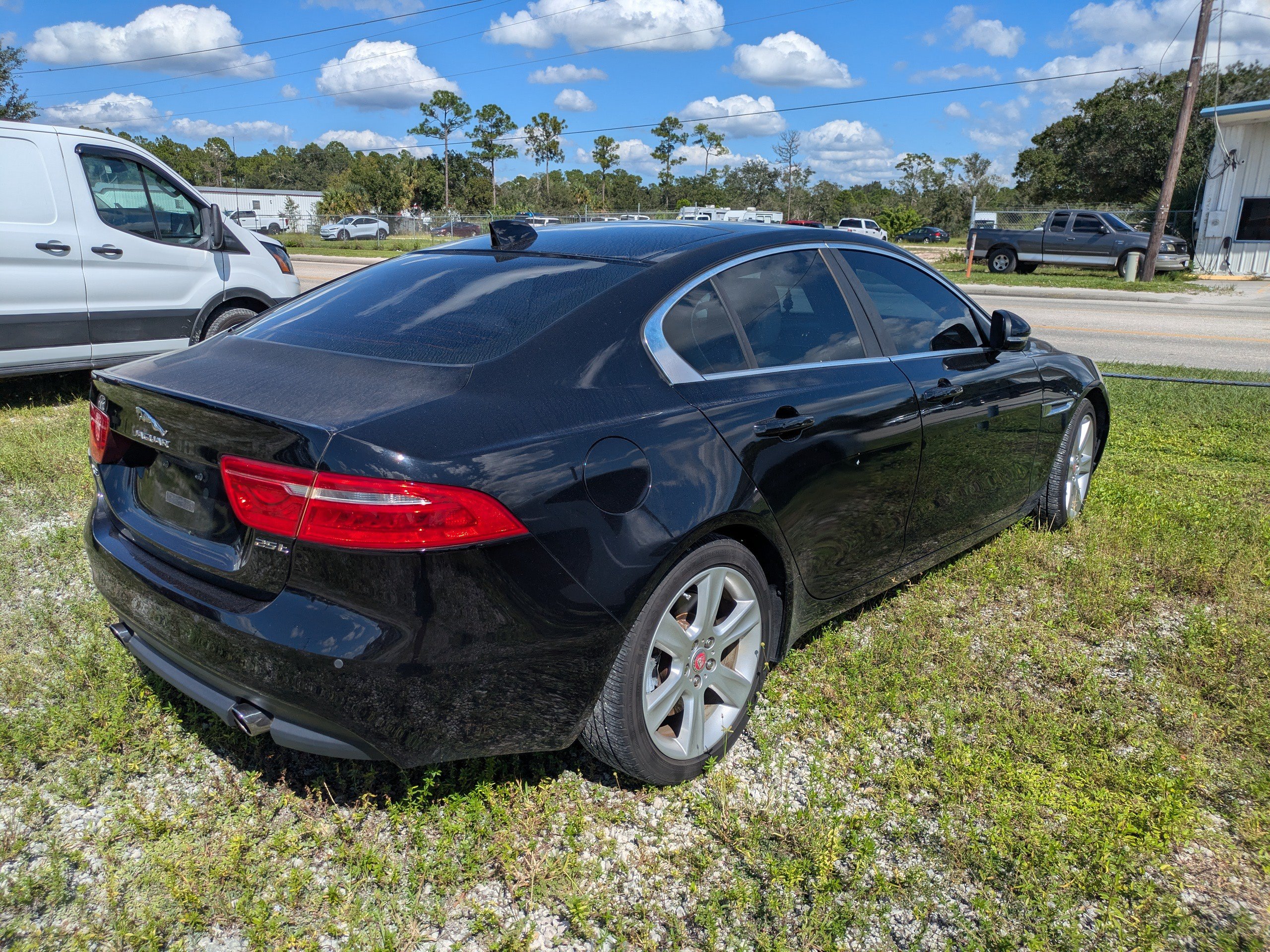 Used 2017 Jaguar XE Prestige RWD image 5