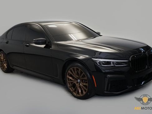 Used 2022 BMW 750i xDrive w/ Executive Package image 2