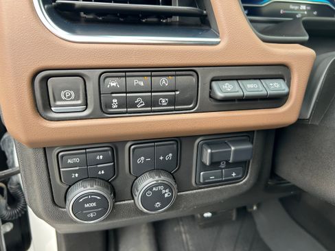 Used 2023 Chevrolet Tahoe High Country AWD/4WD image 21