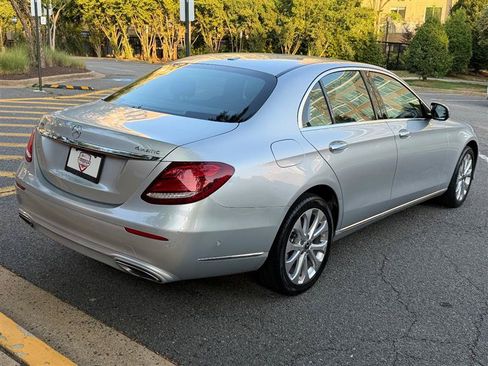 Used 2019 Mercedes-Benz E 300 4MATIC image 11