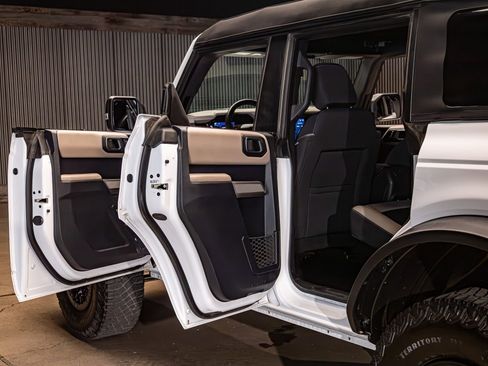 Used 2023 Ford Bronco Wildtrak AWD/4WD image 24