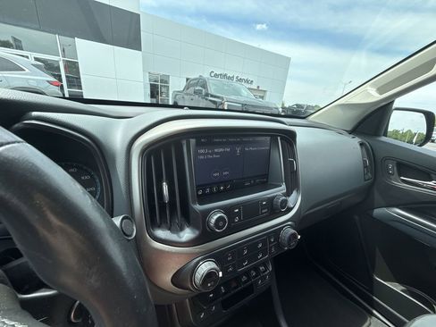 Used 2022 Chevrolet Colorado Z71 AWD/4WD image 19
