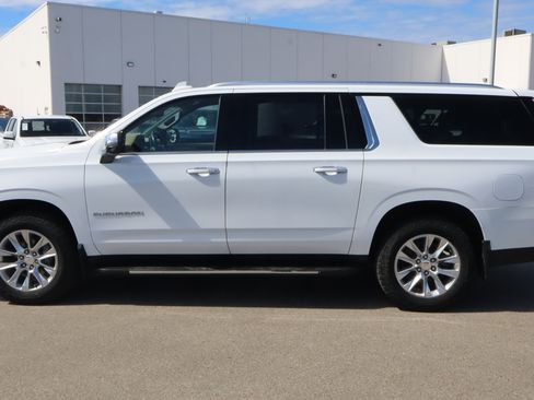 Used 2023 Chevrolet Suburban Premier AWD/4WD image 4