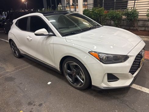 Used 2019 Hyundai Veloster Turbo image 3